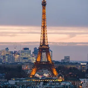 Luxury 75m2 With Eiffel Tower View, 1 Min Metro, Parking , Paris France